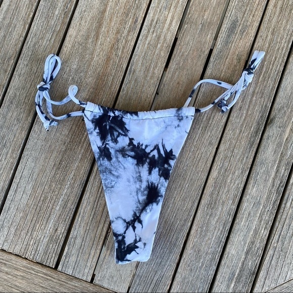 Hobolux Maddie Munson Ta Die For Hobokini String Bikini Small Blk Wht Tie Dye - Picture 8 of 11